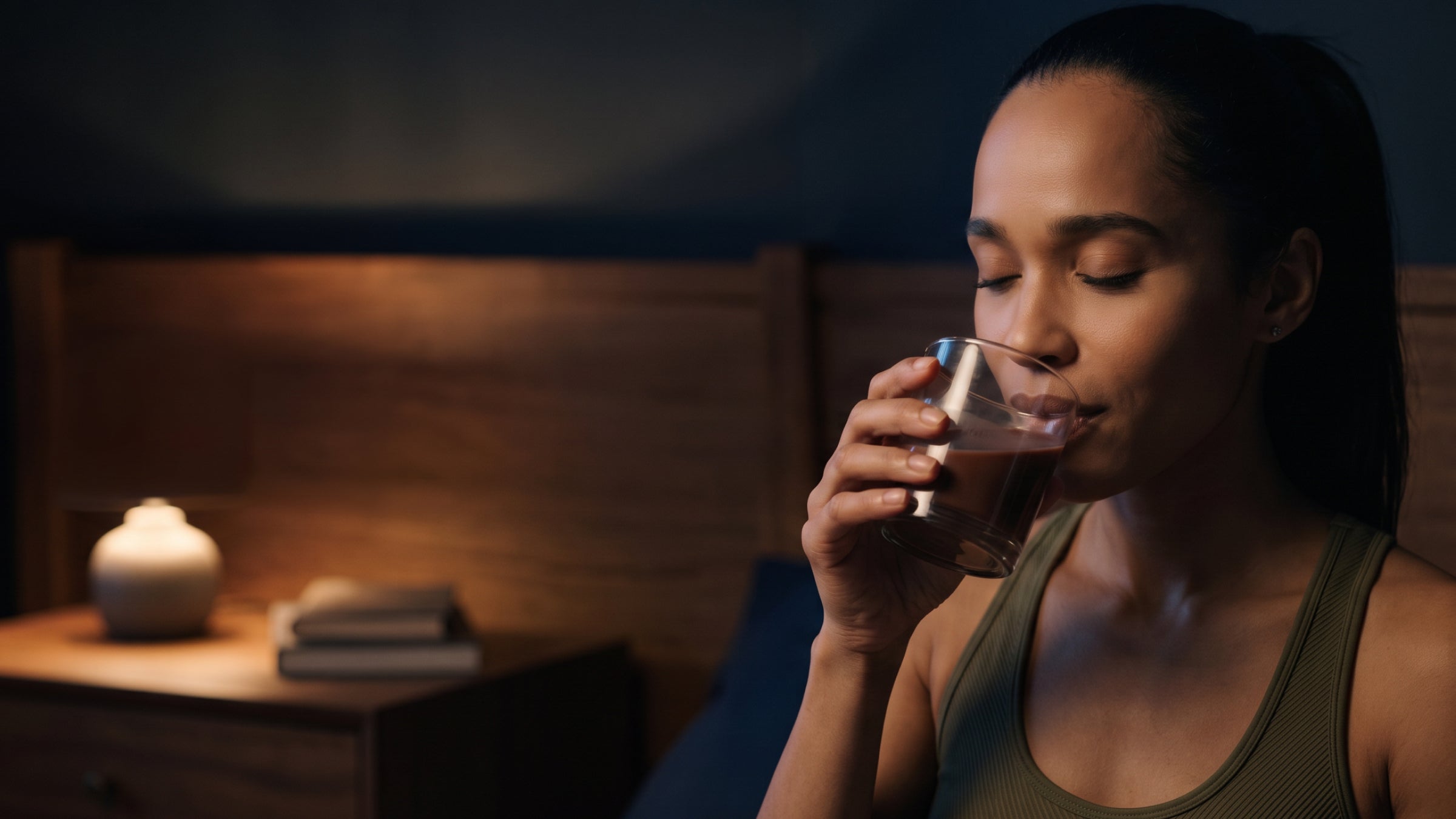 Woman drinking the evolve® Dream chocolate drink at night, before sleep